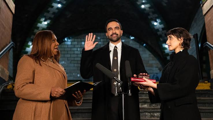 ظہران ممدانی نے نیویارک کے پہلے مسلمان میئر کے طور پر حلف اٹھا لیا۔