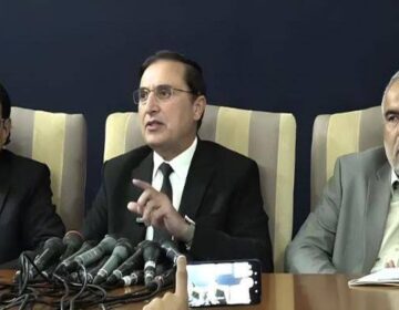 پی ٹی آئی نے ’دہشت گردوں کے سہولت کار‘ کا لیبل لگنے پر برہمی کا اظہار کرتے ہوئے کہا کہ معاملے پر سیاست نہیں ہونی چاہیے