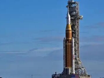 ناسا کا آرٹیمیس II لانچ پیڈ پر ہے اور چاند اگلا ہے۔