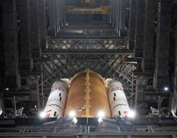 ناسا پچاس سال بعد پہلی بار خلابازوں کے ساتھ چاند کے مدار میں داخل ہونے کی تیاری کر رہا ہے