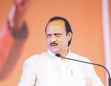 ٹی وی چینلز کا کہنا ہے کہ ہندوستان کے مہاراشٹر کے نائب وزیر اعلیٰ طیارہ حادثے میں ہلاک ہو گئے۔