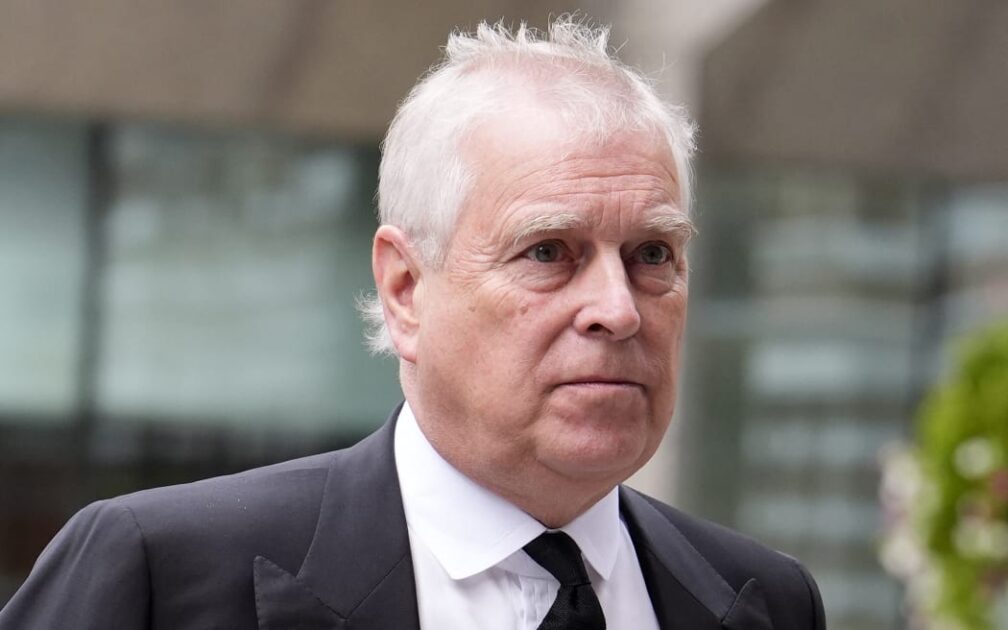 پولیس نے King Charles III کے بھائی Prince Andrew کو Jeffrey Epstein سے متعلق بدسلوکی کے الزام میں گرفتار کر لیا۔
