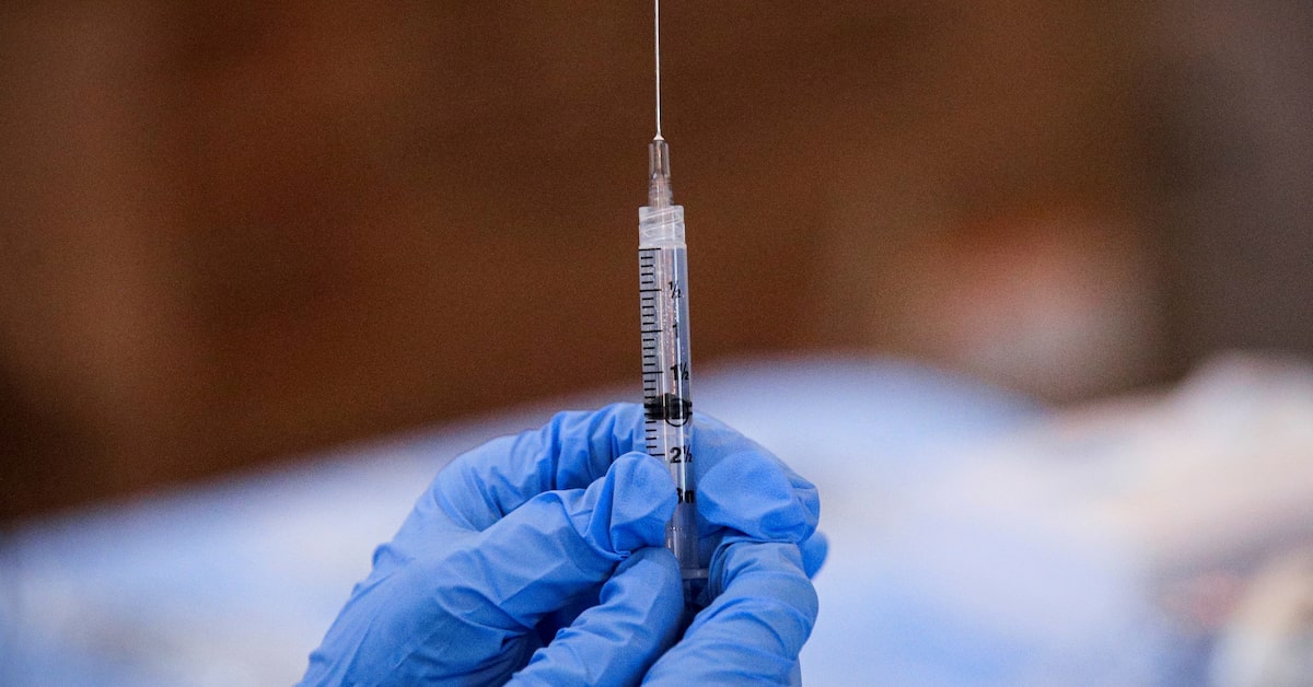 سائنسدانوں نے بالآخر نایاب COVID ویکسین کے خون کے جمنے کے پیچھے کا معمہ حل کر لیا۔