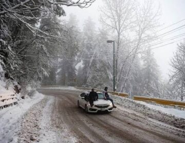 آگے پھسلن والی سڑکیں: این ڈی ایم اے نے آئندہ ہفتے بارش اور برفباری کی پیش گوئی کی ہے۔