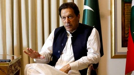 پی ٹی آئی کا کہنا ہے کہ حکومت کی خاموشی، عمران کی صحت کے بارے میں وضاحت کا فقدان عوام کی پریشانی میں اضافہ کر رہا ہے