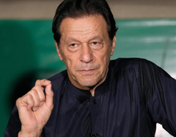 اڈیالہ جیل میں میڈیکل ٹیم عمران کا معائنہ کر رہی ہے۔