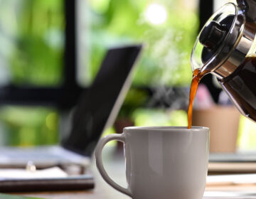 نئی تحقیق میں رات کے وقت کافی پینے کے حیران کن اثرات کا انکشاف