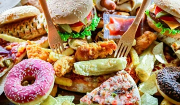 زیادہ چکنائی اور زیادہ چینی والی غذا دماغ میں دیرپا تبدیلیاں پیدا کر سکتی ہے، جو بعد کی زندگی میں کھانے کی عادات کو متاثر کرتی ہیں۔