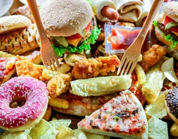 زیادہ چکنائی اور زیادہ چینی والی غذا دماغ میں دیرپا تبدیلیاں پیدا کر سکتی ہے، جو بعد کی زندگی میں کھانے کی عادات کو متاثر کرتی ہیں۔