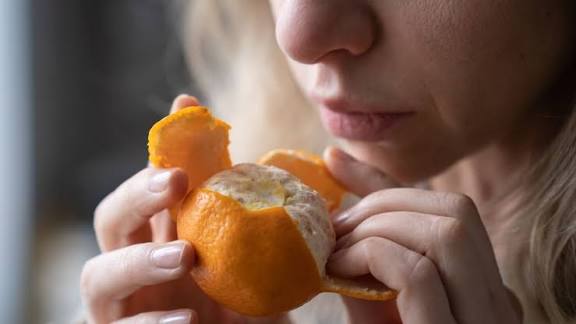 سائنسدانوں نے دریافت کیا کہ کچھ کووڈ سے صحتیاب افراد برسوں بعد بھی ذائقہ کیوں محسوس نہیں کر پاتے