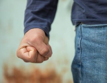 کیا انسان قدرتی طور پر متشدد ہیں؟ سائنسدانوں نے طویل عرصے سے رکھے ہوئے مفروضوں کو چیلنج کیا۔