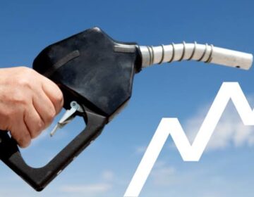 کیا کل شہریوں کو پٹرول کی قیمتوں میں اضافے کا ایک اور جھٹکا لگے گا؟