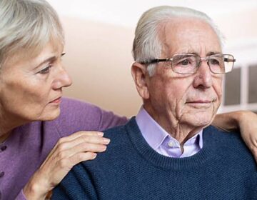 آپ کے طرز زندگی کے انتخاب آپ کے ڈیمنشیا کے خطرے کو آدھا کر سکتے ہیں۔