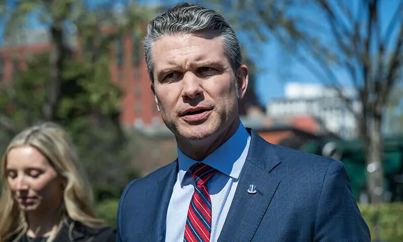 پینٹاگون میں ہلچل مچ گئی جب ہیگستھ نے ایران کے تنازع کے درمیان آرمی چیف کو ہٹا دیا۔