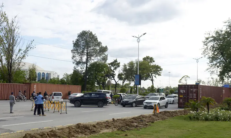 ریڈ زون کو سیل کر دیا گیا کیونکہ دارالحکومت ایران امریکہ مذاکرات کے لیے تیار ہے۔