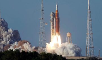 ناسا کا آرٹیمس II: انسانوں نے 1972 کے بعد پہلی بار زمین کے مدار کو چھوڑا