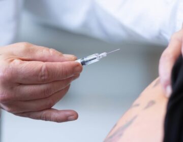 ایک 30 سالہ فلو شاٹ آج بھی ایک بڑی پریشانی کے ساتھ کام کرتا ہے۔