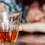 20 کی دہائی میں شراب پینا آپ کے دماغ کو زندگی کے لیے نقصان پہنچا سکتا ہے۔