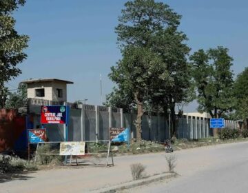 عمران سے ملاقات کے لیے عدالتی حکم پر اڈیالہ جیل میں پی ٹی آئی رہنماؤں نے مسلسل دوسرے ہفتے کوئی شو نہیں کیا۔