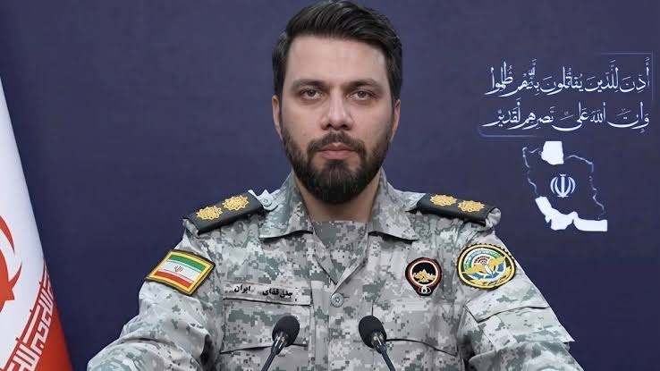 ٹرمپ کا کہنا ہے کہ گرائے گئے امریکی F-15 لڑاکا طیارے کے پائلٹ کو بچا لیا گیا ہے۔ ایران کا دعویٰ ہے کہ ریسکیو طیارہ بھی گرایا گیا۔