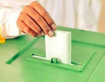'بالکل نہیں': حکومت نے 28ویں ترمیم پر بحث کرتے ہوئے ووٹنگ کی عمر 25 سال کرنے کی افواہوں کو مسترد کردیا