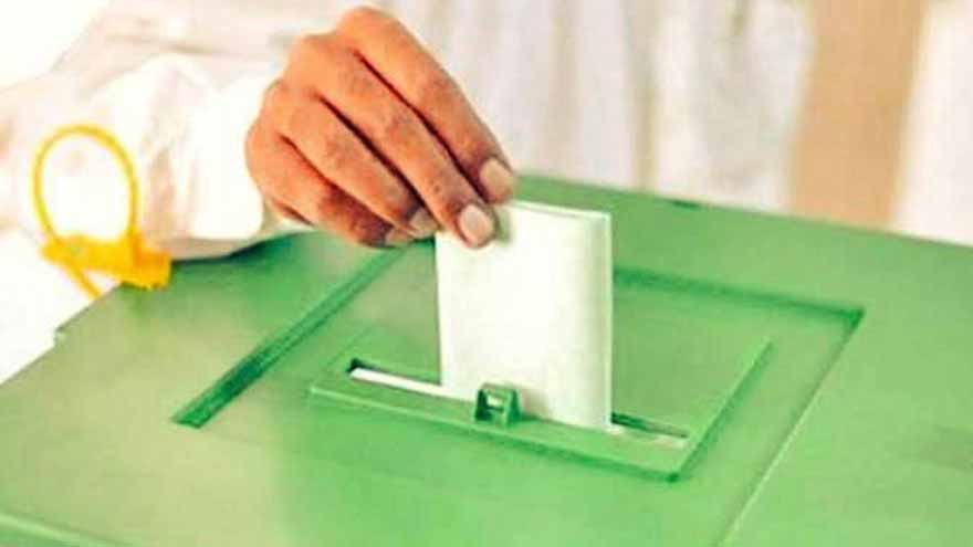 'بالکل نہیں': حکومت نے 28ویں ترمیم پر بحث کرتے ہوئے ووٹنگ کی عمر 25 سال کرنے کی افواہوں کو مسترد کردیا