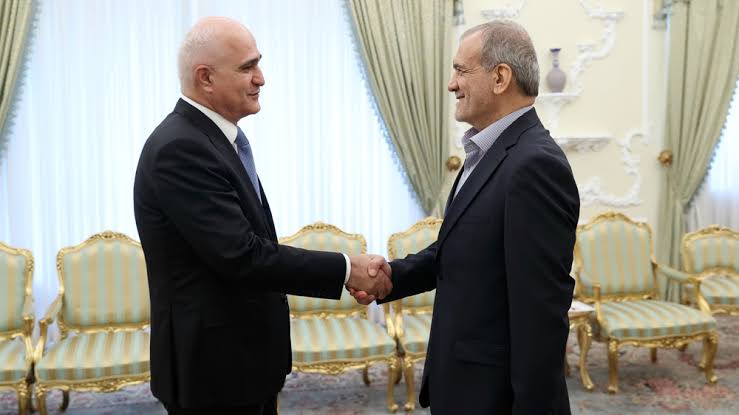 ایران کے پیزشکیان نے علاقائی امن اور اتحاد کے لیے مضبوط عزم کا اعادہ کیا۔