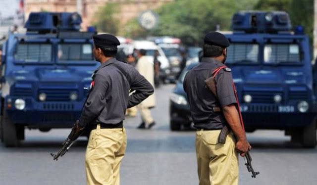 مبینہ منشیات کے ملزم کے بغیر ہتھکڑی عدالت میں پیش ہونے پر سندھ پولیس چیف کا انکوائری کا حکم