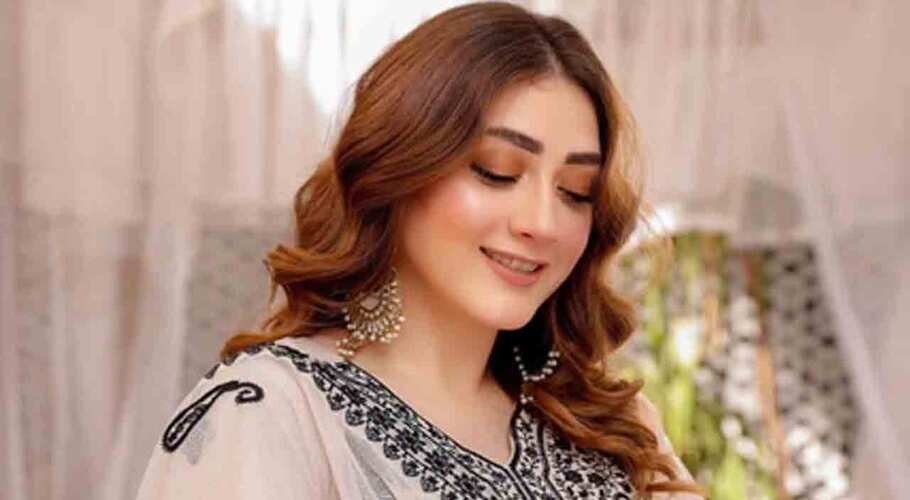 مومنہ اقبال کی شادی کی افواہیں سوشل میڈیا پر گردش کر رہی ہیں۔