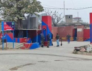 پی ٹی آئی رہنماؤں کو ایک بار پھر اڈیالہ جیل میں عمران خان سے ملاقات سے روک دیا گیا۔