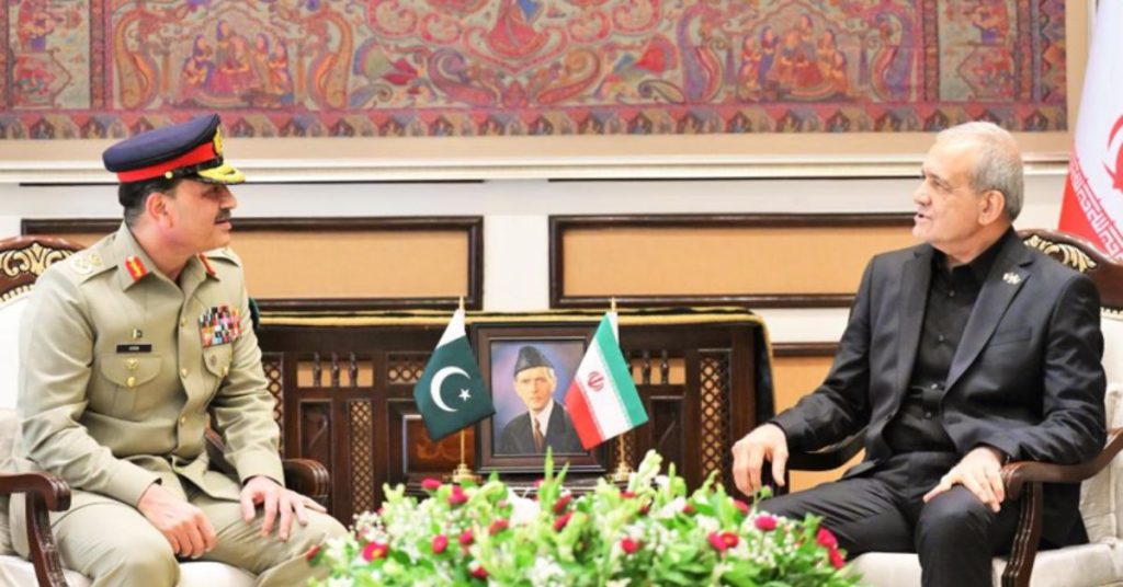 آرمی چیف کی ایرانی صدر سے ملاقات، علاقائی استحکام پر تبادلہ خیال