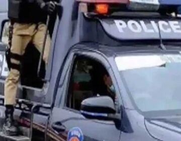 اڈیالہ جیل کے 14 قیدی مرچوں کا پاؤڈر ڈال کر پولیس اہلکاروں کو اندھا کرنے کے بعد فرار ہو گئے۔