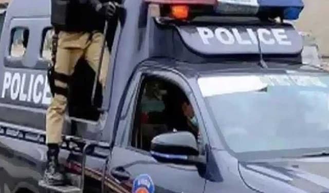 اڈیالہ جیل کے 14 قیدی مرچوں کا پاؤڈر ڈال کر پولیس اہلکاروں کو اندھا کرنے کے بعد فرار ہو گئے۔