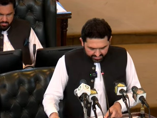 کے پی کے وزیر اعلیٰ نے 2027-28 کا 2.12 کھرب روپے کا بجٹ پیش کیا۔