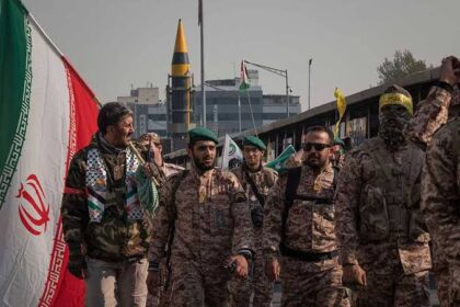 ایرانی پاسدارانِ انقلاب کا کہنا ہے کہ پلوں کو نقصان پہنچانے والے حملوں کے بعد شام میں امریکی کمانڈ سینٹر کو نشانہ بنایا گیا۔