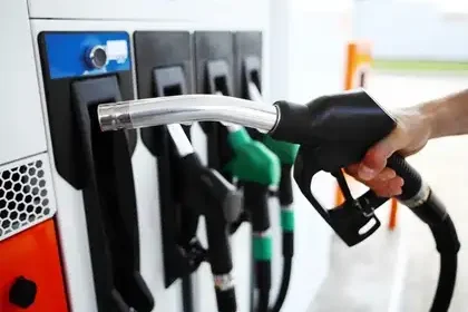 حکومت کی جانب سے نئے اضافے کے اعلان کے بعد آج سے پیٹرول اور ڈیزل کی قیمتوں میں اضافہ ہو گیا ہے۔