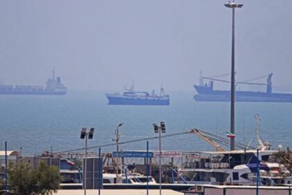 جنوبی بحیرۂ احمر میں کشیدگی میں اضافہ، آئل ٹینکر نے اپنے قریب میزائل نما شے گرنے کی اطلاع دی۔