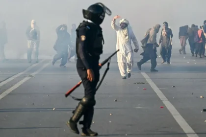 خیبر پختونخوا کے وزیراعلیٰ آفریدی کی جانب سے اسلام آباد کی طرف مارچ کی دھمکی