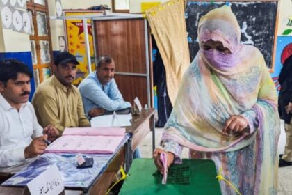 آزاد کشمیر کے ضلع باغ کے 2 حلقوں میں 23 پولنگ اسٹیشنوں پر ووٹنگ جاری ہے۔