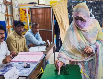 آزاد کشمیر کے ضلع باغ کے 2 حلقوں میں 23 پولنگ اسٹیشنوں پر ووٹنگ جاری ہے۔