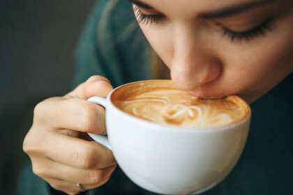 آپ کی روزانہ کیفین کی مقدار کے بارے میں تحقیق کیا کہتی ہے؟