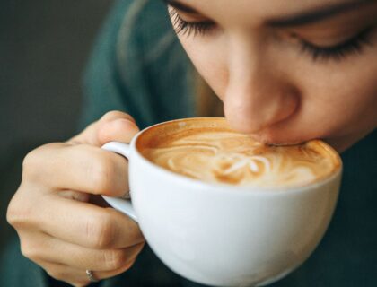 آپ کی روزانہ کیفین کی مقدار کے بارے میں تحقیق کیا کہتی ہے؟