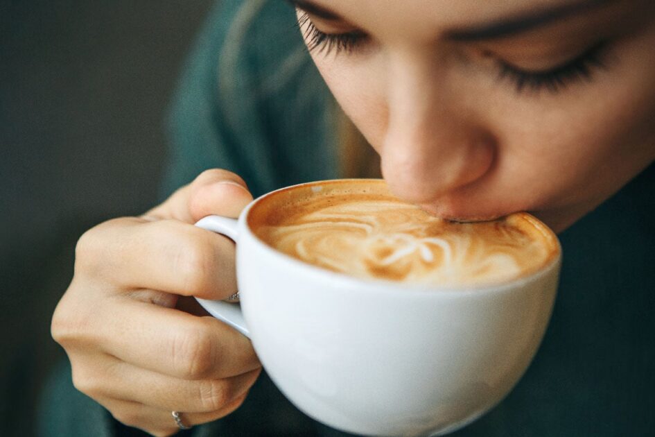 آپ کی روزانہ کیفین کی مقدار کے بارے میں تحقیق کیا کہتی ہے؟