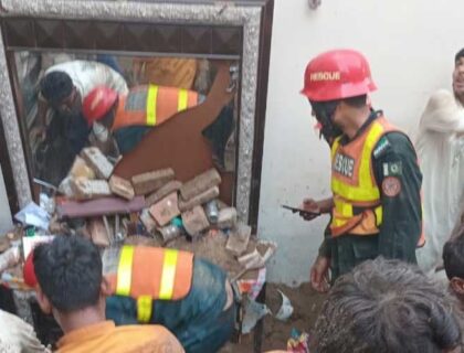 گورنر نے لاہور میں مکان گرنے سے متاثرہ افراد کے لواحقین کے لیے مالی امداد پر زور دیا۔
