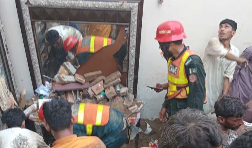 گورنر نے لاہور میں مکان گرنے سے متاثرہ افراد کے لواحقین کے لیے مالی امداد پر زور دیا۔
