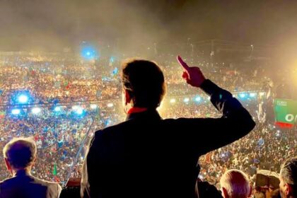 پی ٹی آئی لانگ مارچ کے لیے اپوزیشن جماعتوں سے رابطہ کرے گی۔