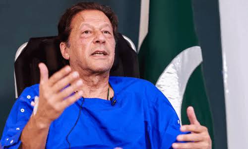 حکومت کا کہنا ہے کہ عمران خان کو شفا کے بجائے پمز منتقل کرنا ’سیکیورٹی کا فیصلہ‘ ہے اور اس بات پر زور دیا کہ یہ اقدام سیاسی نہیں ہے۔