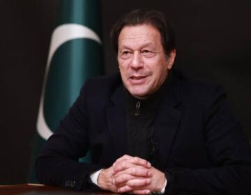 کرکٹ کے عظیم کھلاڑیوں کی وزیراعظم شہباز سے عمران کے علاج کے سلسلے میں سپریم کورٹ کی ہدایات پر عمل کرنے کی اپیل