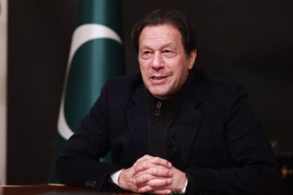 کرکٹ کے عظیم کھلاڑیوں کی وزیراعظم شہباز سے عمران کے علاج کے سلسلے میں سپریم کورٹ کی ہدایات پر عمل کرنے کی اپیل