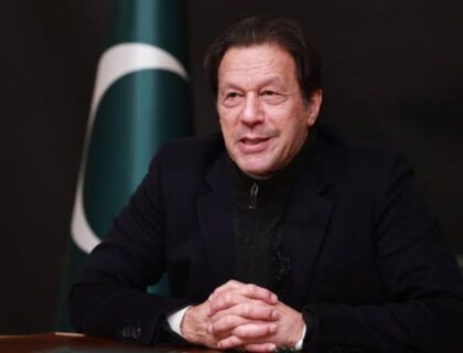 کرکٹ کے عظیم کھلاڑیوں کی وزیراعظم شہباز سے عمران کے علاج کے سلسلے میں سپریم کورٹ کی ہدایات پر عمل کرنے کی اپیل